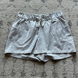 Lululemon shorts size 4